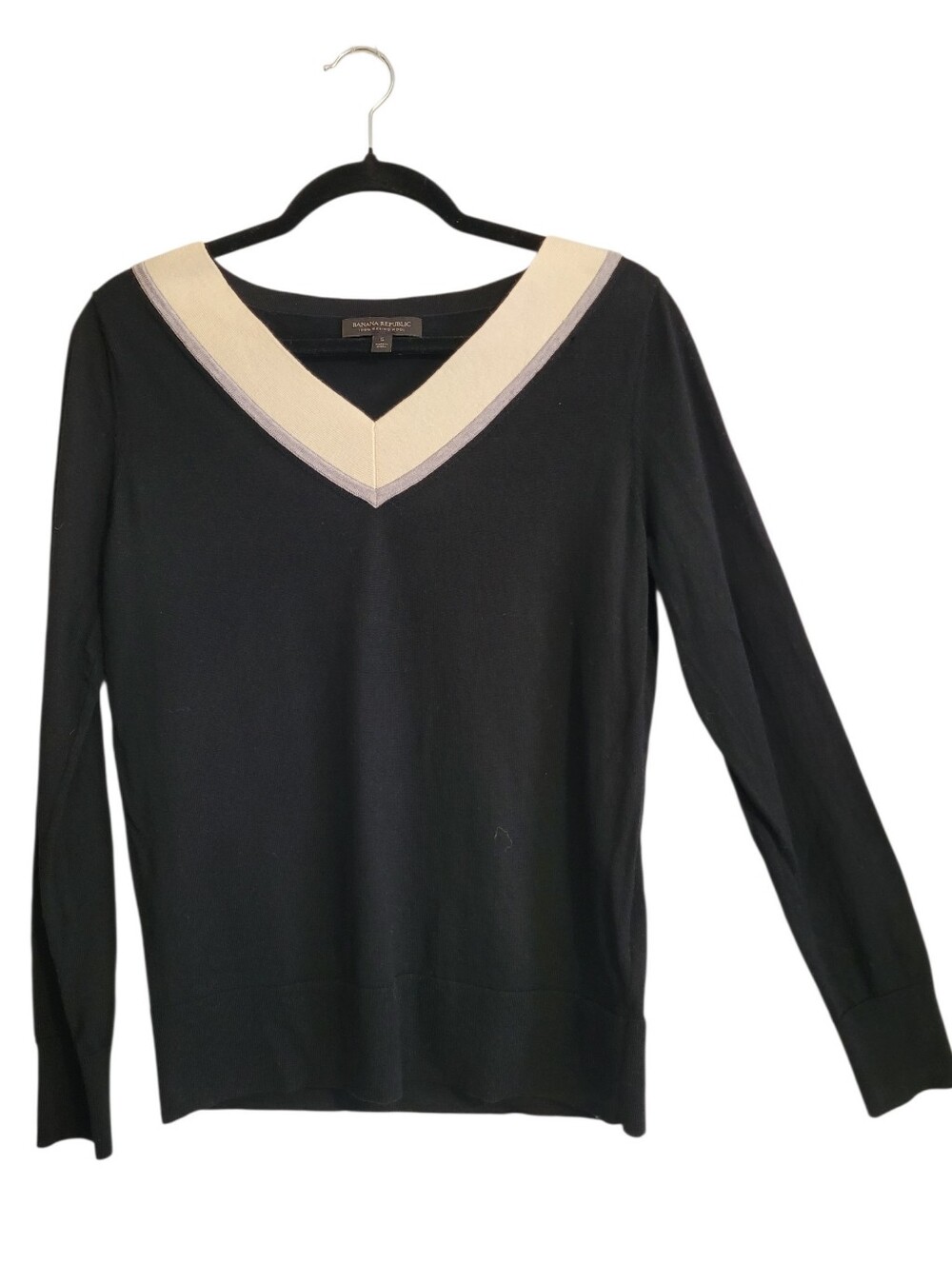 Banana Republic 100% Extra Fine Merino Wool Black Vneck Sweater Wmn S Luxurious